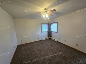 201 N Buhl Farm Dr in Hermitage, PA - Building Photo - Building Photo