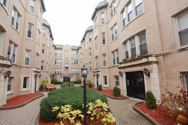 4327 N Paulina St, Unit H05F, Unit H05F