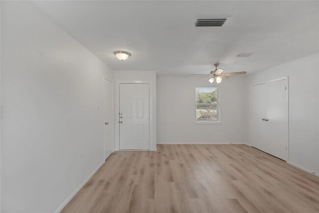 3536 Soft Cloud Dr in Dallas, TX - Building Photo - Building Photo