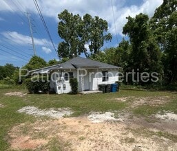 913 Glenn St in West Columbia, SC - Building Photo - Building Photo
