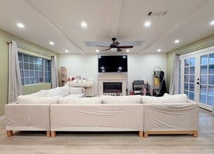 10322 Barbara Anne St in Cypress, CA - Foto de edificio - Building Photo