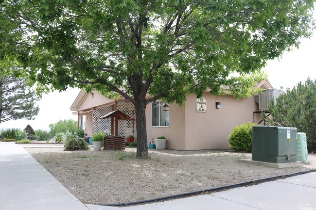 Deer Hollow Senior Apartments in Bloomfield, NM - Building Photo - Building Photo