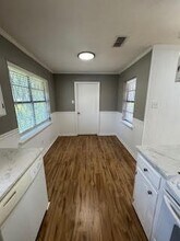 101 Trinity St in Brenham, TX - Foto de edificio - Building Photo