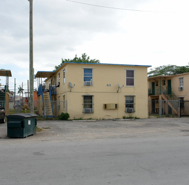 313 SW 5th Ave in Homestead, FL - Building Photo - Building Photo