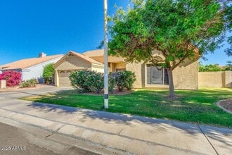 3913 E Amberwood Dr in Phoenix, AZ - Building Photo - Building Photo