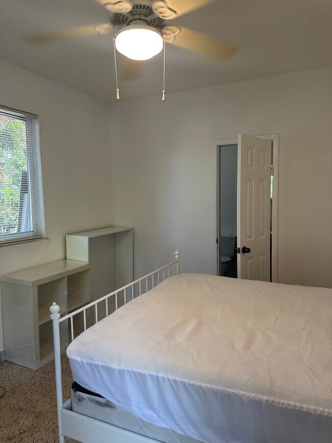 14351 NE 16th Ave, Unit Efficiency