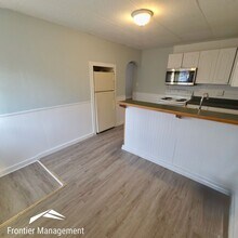 724 E Crawford St in Clay Center, KS - Building Photo - Building Photo