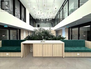 3071 Trafalgar Rd in Oakville, ON - Building Photo - Building Photo