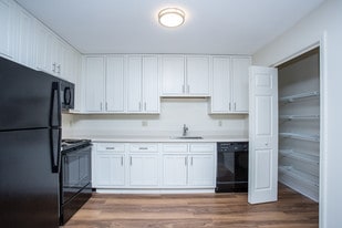Warren House Apartments