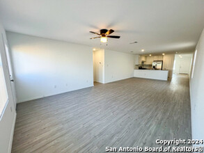 9811 Sanborn Grist in San Antonio, TX - Building Photo - Building Photo