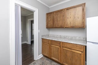 Ingersoll Park Studio Apartments 3607 in Des Moines, IA - Foto de edificio - Interior Photo