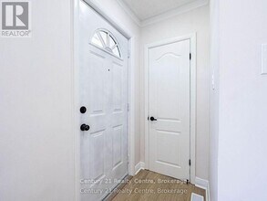 7 Sunray Crescent in Toronto, ON - Building Photo - Building Photo