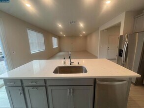 4202 Markovich Ct in Richmond, CA - Foto de edificio - Building Photo