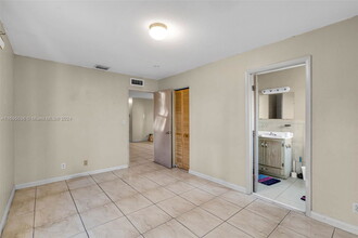 1371 NW 27th Ave in Fort Lauderdale, FL - Building Photo - Building Photo