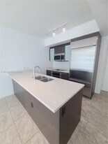 500 Brickell Ave, Unit 2608 in Miami, FL - Building Photo