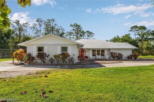 2950 Coach House Ln in Naples, FL - Building Photo