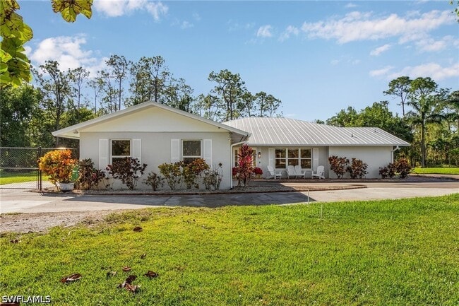 2950 Coach House Ln