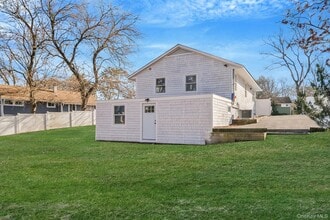 46 Birch Ct in Riverhead, NY - Building Photo - Building Photo