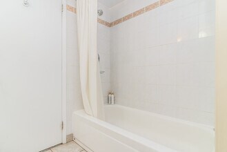 67 Rue Charlotte in Montréal, QC - Building Photo - Building Photo
