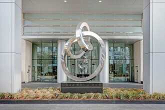 2727 Kirby Dr in Houston, TX - Building Photo - Building Photo