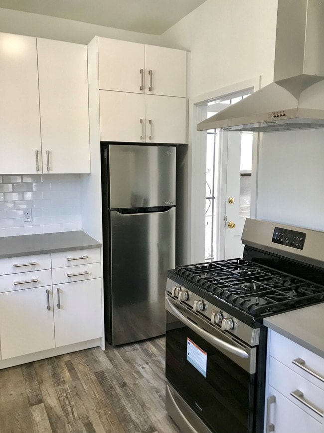 1050 S Genesee Ave, Unit 1050 in Los Angeles, CA - Building Photo - Building Photo