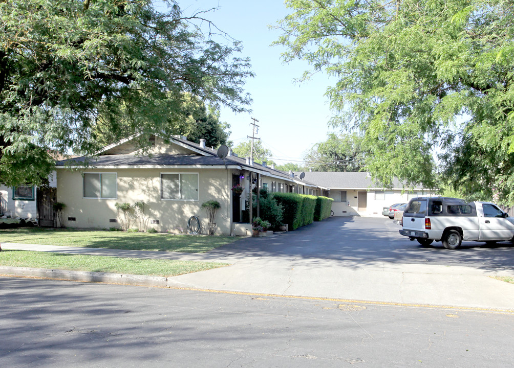 517 16th St in Modesto, CA - Foto de edificio