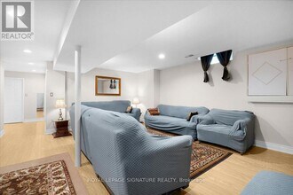 5401 Glen Erin Dr in Mississauga, ON - Building Photo - Building Photo