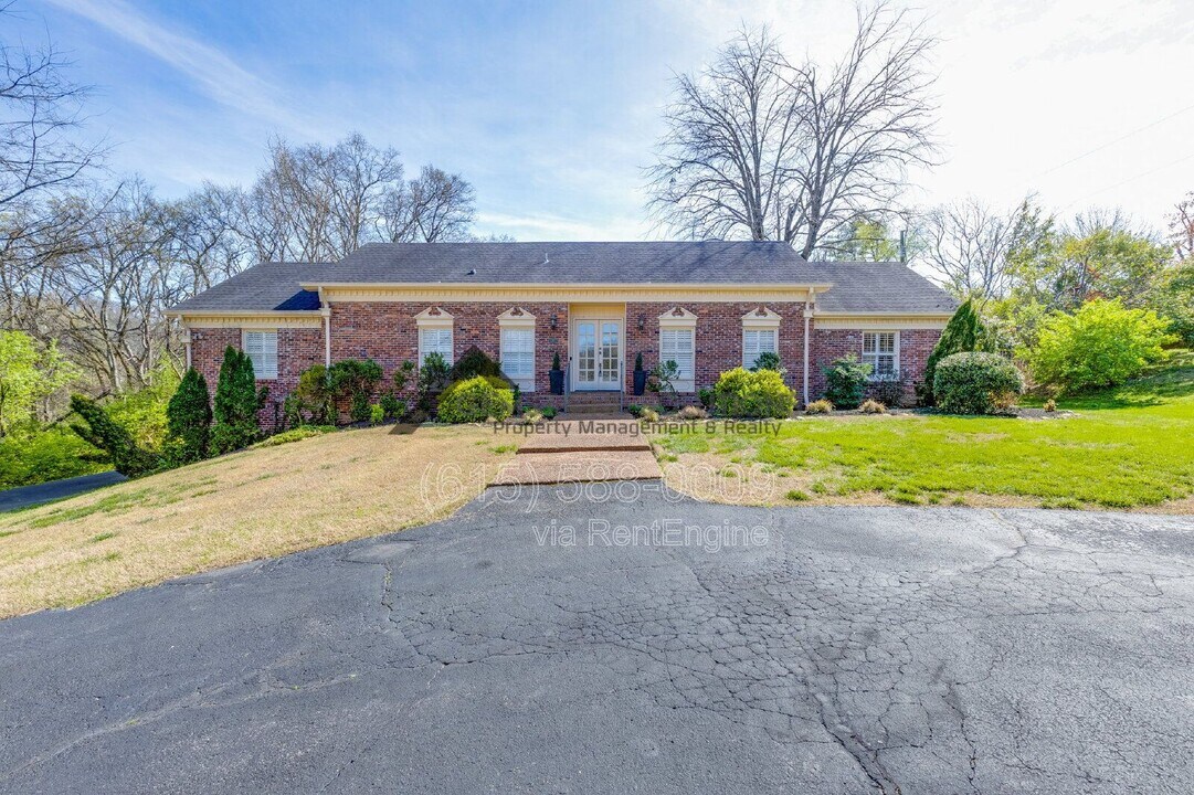 1227 Carl Seyfert Memorial Dr in Brentwood, TN - Building Photo