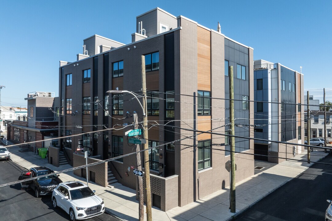 2319-25 Gaul St in Philadelphia, PA - Building Photo