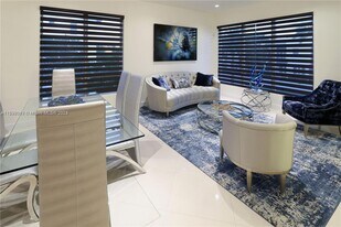 10501 NW 66th St in Doral, FL - Building Photo