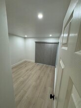 603 Woodside Way, Unit 2 in San Mateo, CA - Foto de edificio - Building Photo