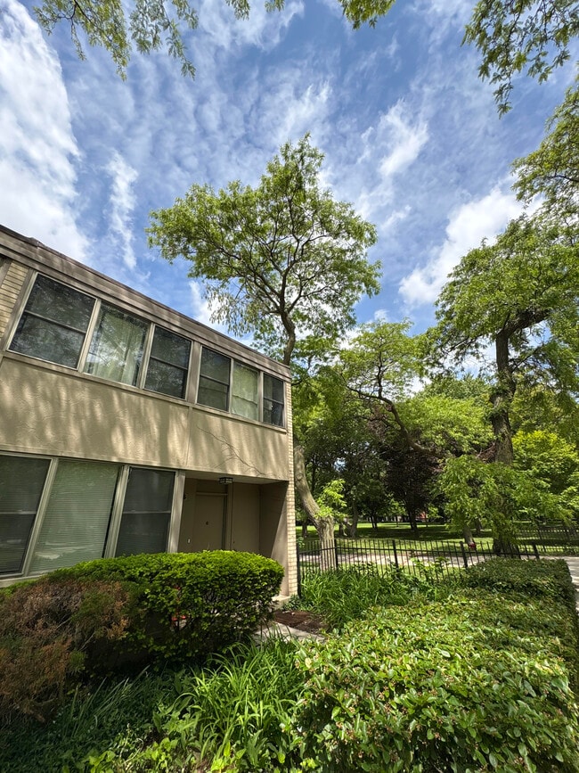 property at 816 S Ada St