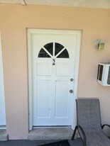 1126 19th Ave N, Unit 1126 19th avenue N. Apt 2 in Lake Worth Beach, FL - Building Photo