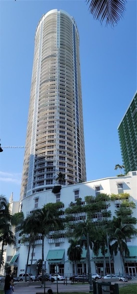 property at 1750 N Bayshore Dr