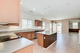 2178 Scully Dr in Phoenix, AZ - Foto de edificio - Building Photo