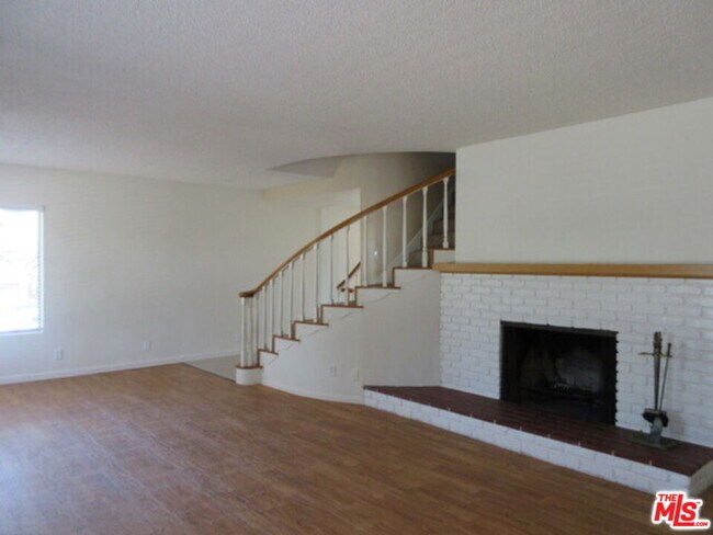 548 Hill St in Inglewood, CA - Foto de edificio - Building Photo