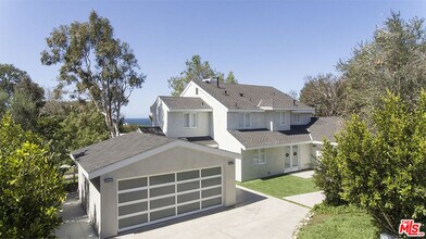 30370 Morning View Dr in Malibu, CA - Building Photo - Building Photo