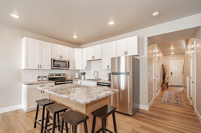 380 S 3rd W, Unit 402 in Rigby, ID - Foto de edificio - Building Photo