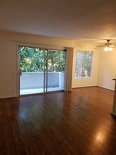 Jewel box in the heart of Brentwood in Los Angeles, CA - Foto de edificio - Building Photo