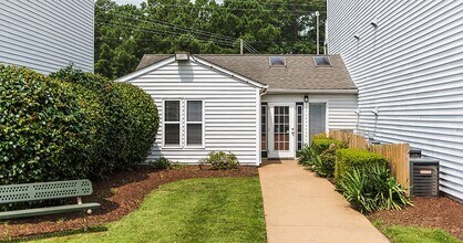 Water's Edge Apartments in Norfolk, VA - Building Photo - Building Photo