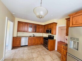 131 Berry Hill Rd in Oyster Bay, NY - Building Photo