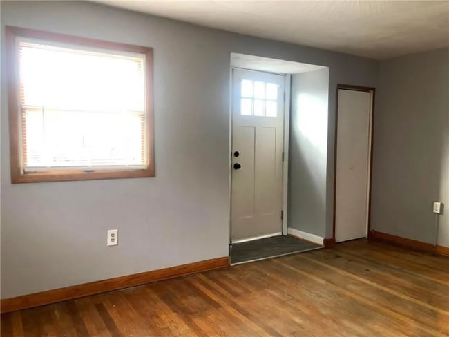 411 Locust St in Elizabeth, PA - Foto de edificio - Building Photo