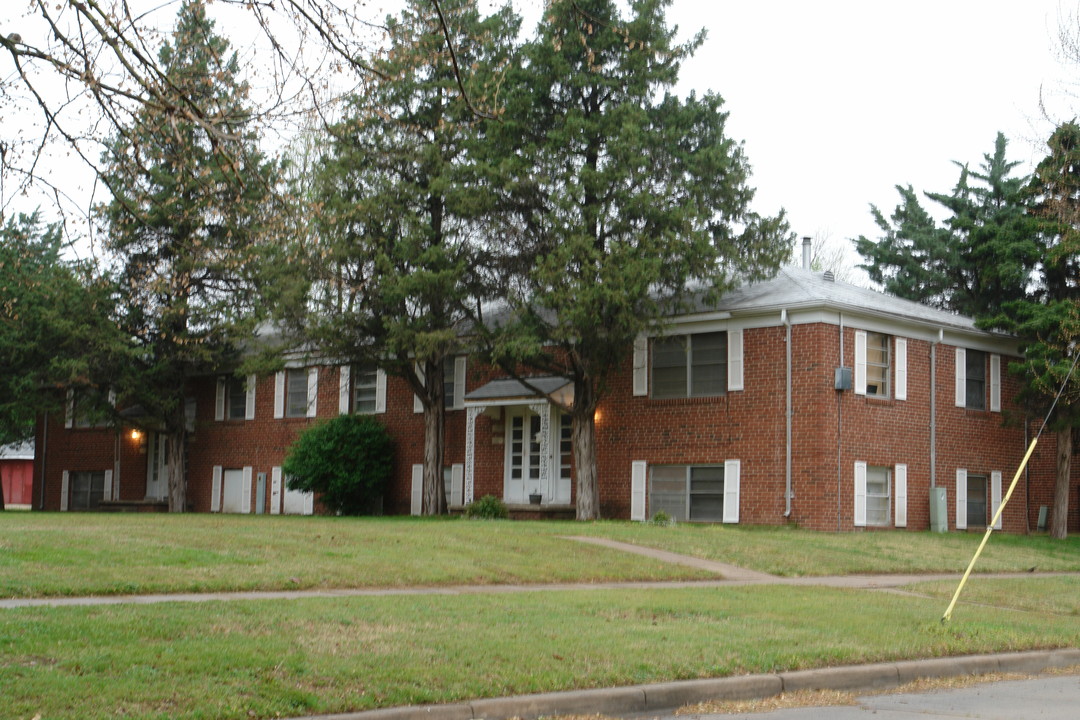 Battin Apartments in Wichita, KS - Building Photo