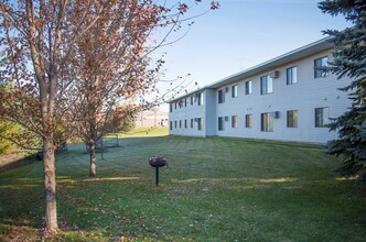 St. Boni Apartments in Saint Bonifacius, MN - Foto de edificio - Interior Photo