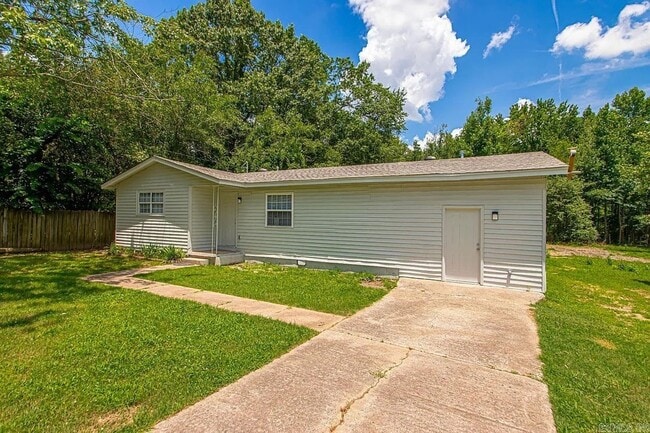 305 E Valentine Rd in Jacksonville, AR - Building Photo - Building Photo