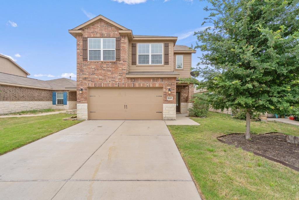 1445 Treeta Trail in Kyle, TX - Foto de edificio