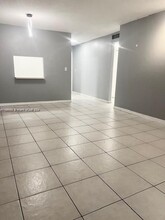 9974 N Kendall Dr in Miami, FL - Building Photo - Building Photo