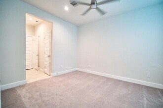 2802 Grand Fountains Dr in Houston, TX - Building Photo - Building Photo