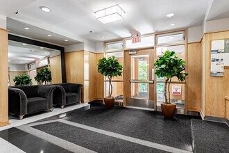 150 Farnham Ave in Toronto, ON - Building Photo - Building Photo