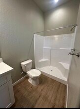 6004 E Sussex Way in Fresno, CA - Building Photo - Building Photo